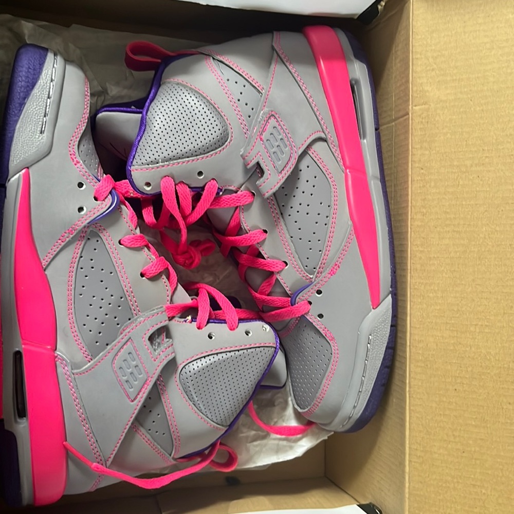 Girls Jordan Flight 45 High (Gs) Size:4.5y Never worn before.